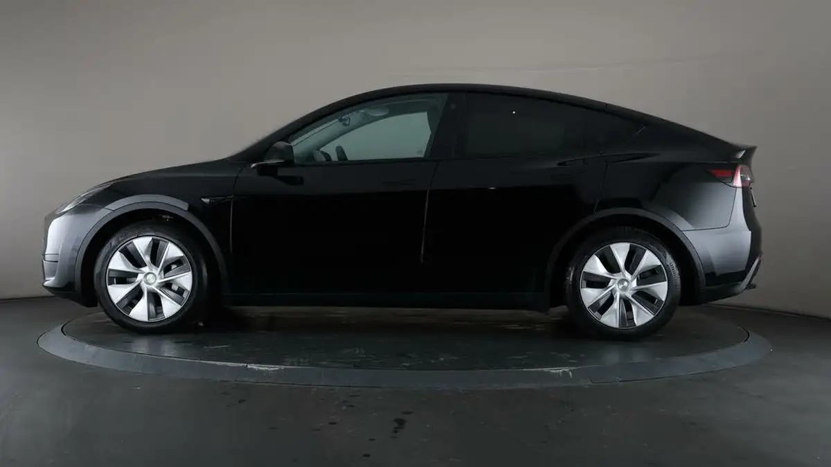2023-tesla-model-y-e-rwd-big-4