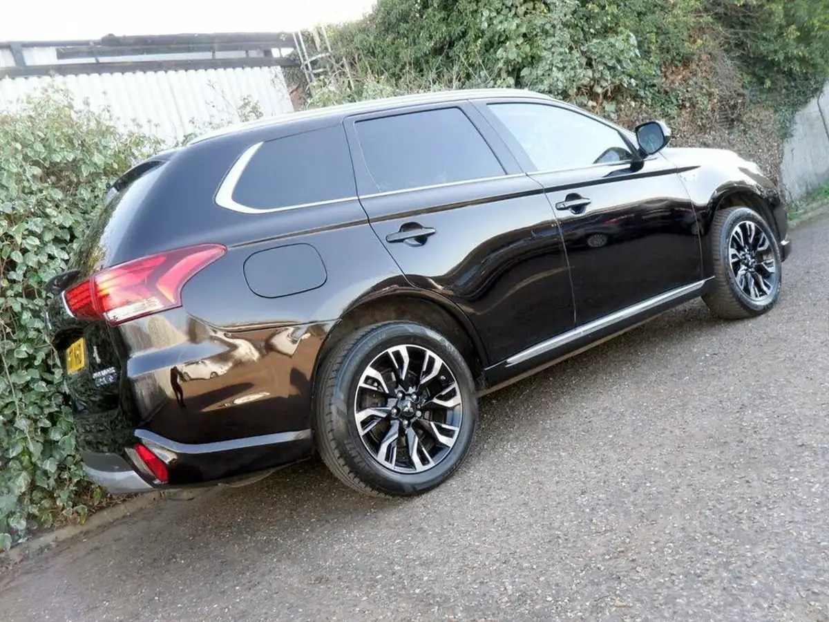 2017-mitsubishi-outlander-20-juro-phev-big-21