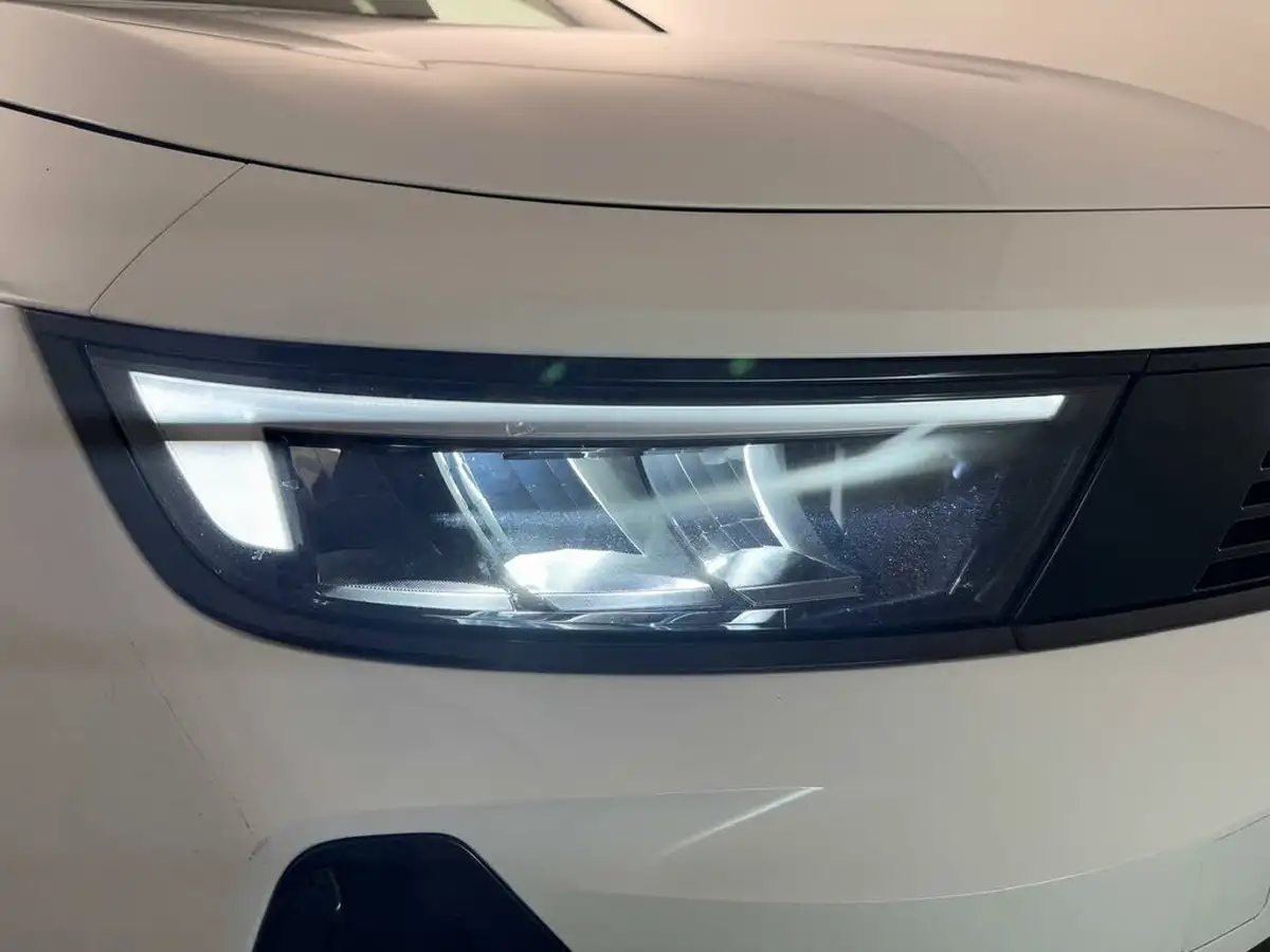 2023-vauxhall-astra-12-turbo-gs-hatchback-auto-big-33