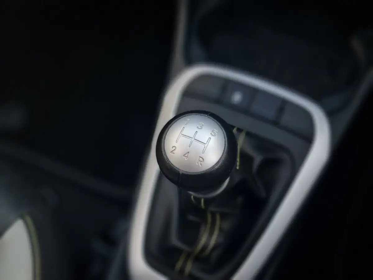2021-kia-picanto-10-x-line-big-23