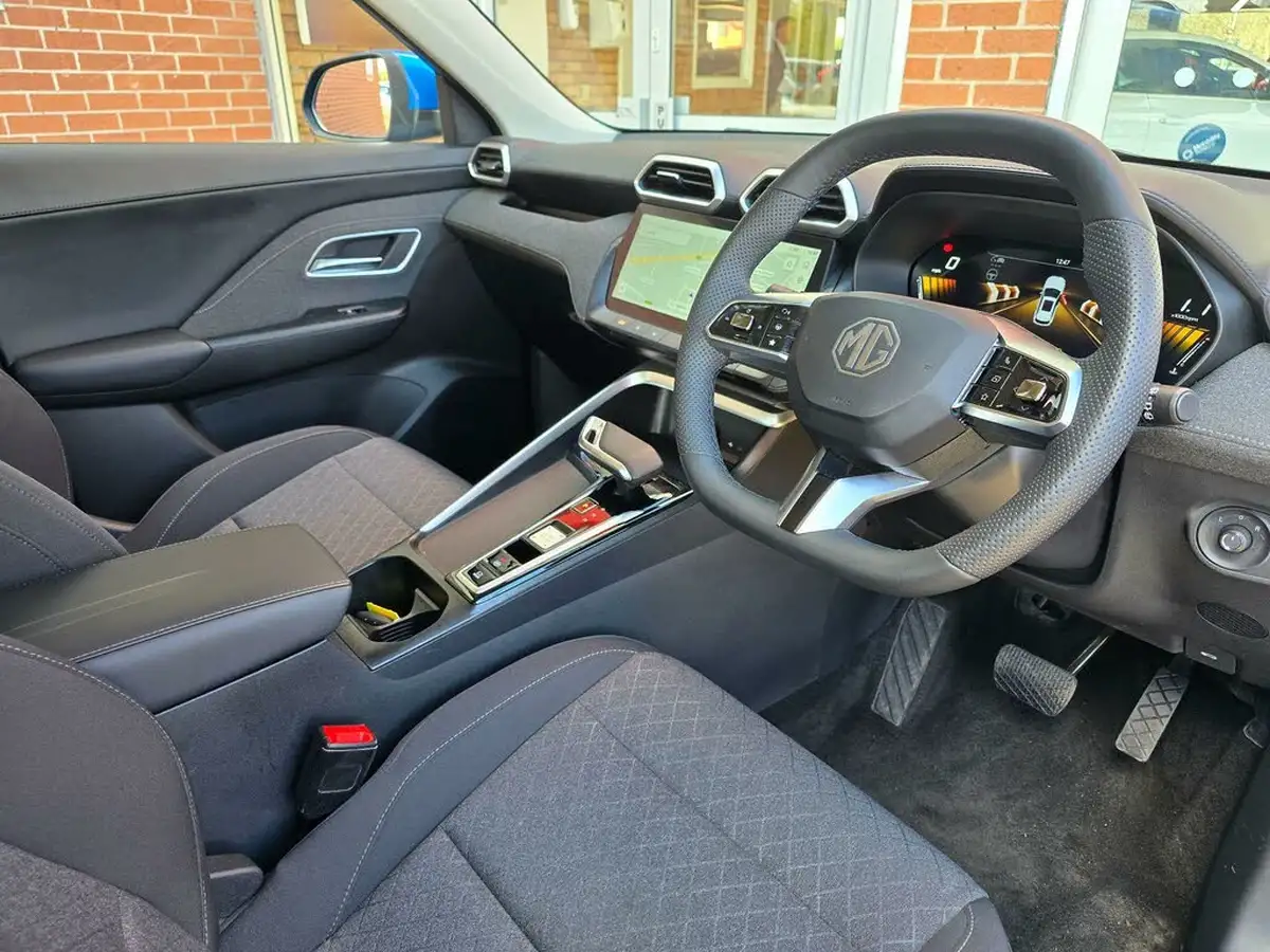 2024-mg-zs-suv-15-se-196ps-hybrid-1498cc-auto-big-9
