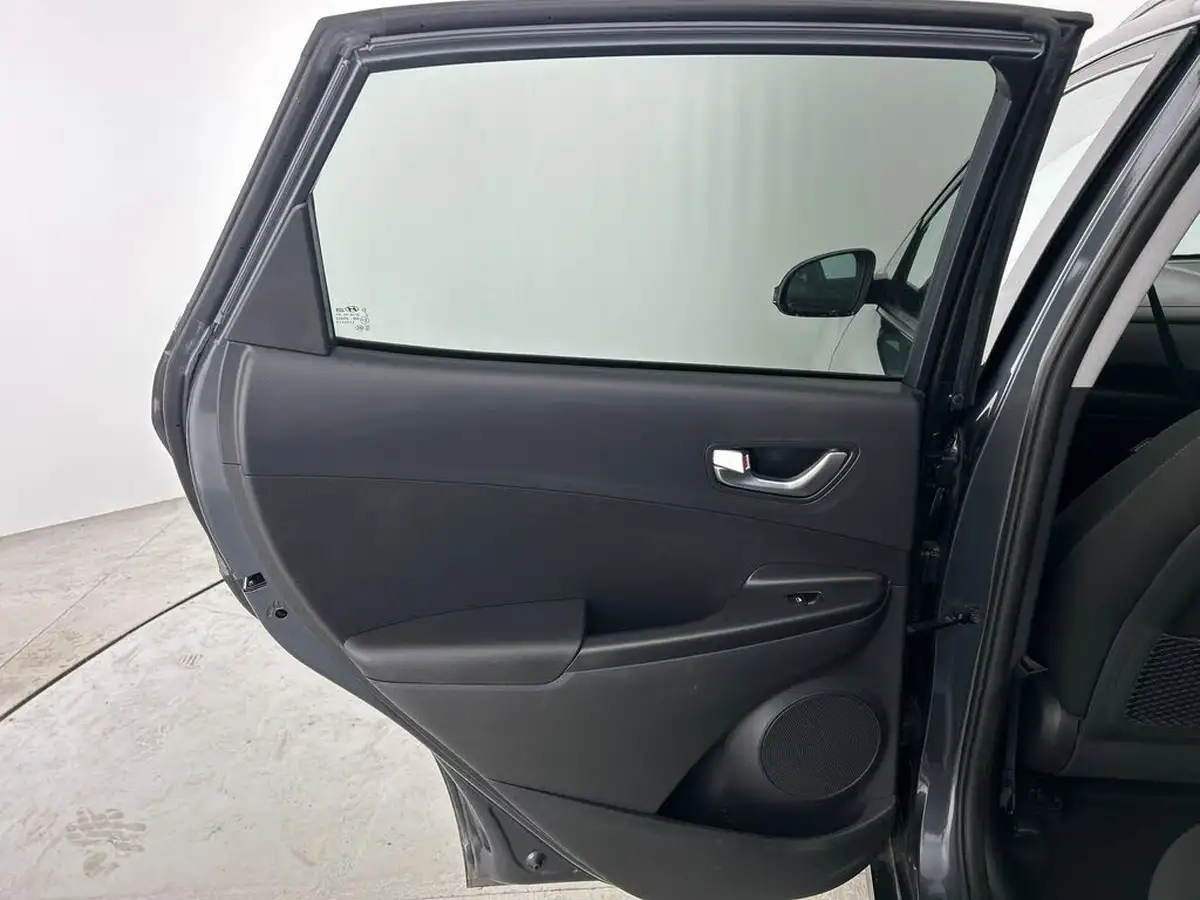 2022-hyundai-kona-e-premium-204ps-64kwh-7kw-obc-big-26