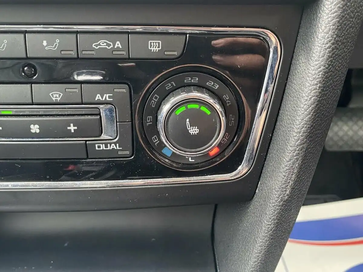 2014-skoda-superb-20tdi-elegance-170ps-hatchback-dsg-big-37