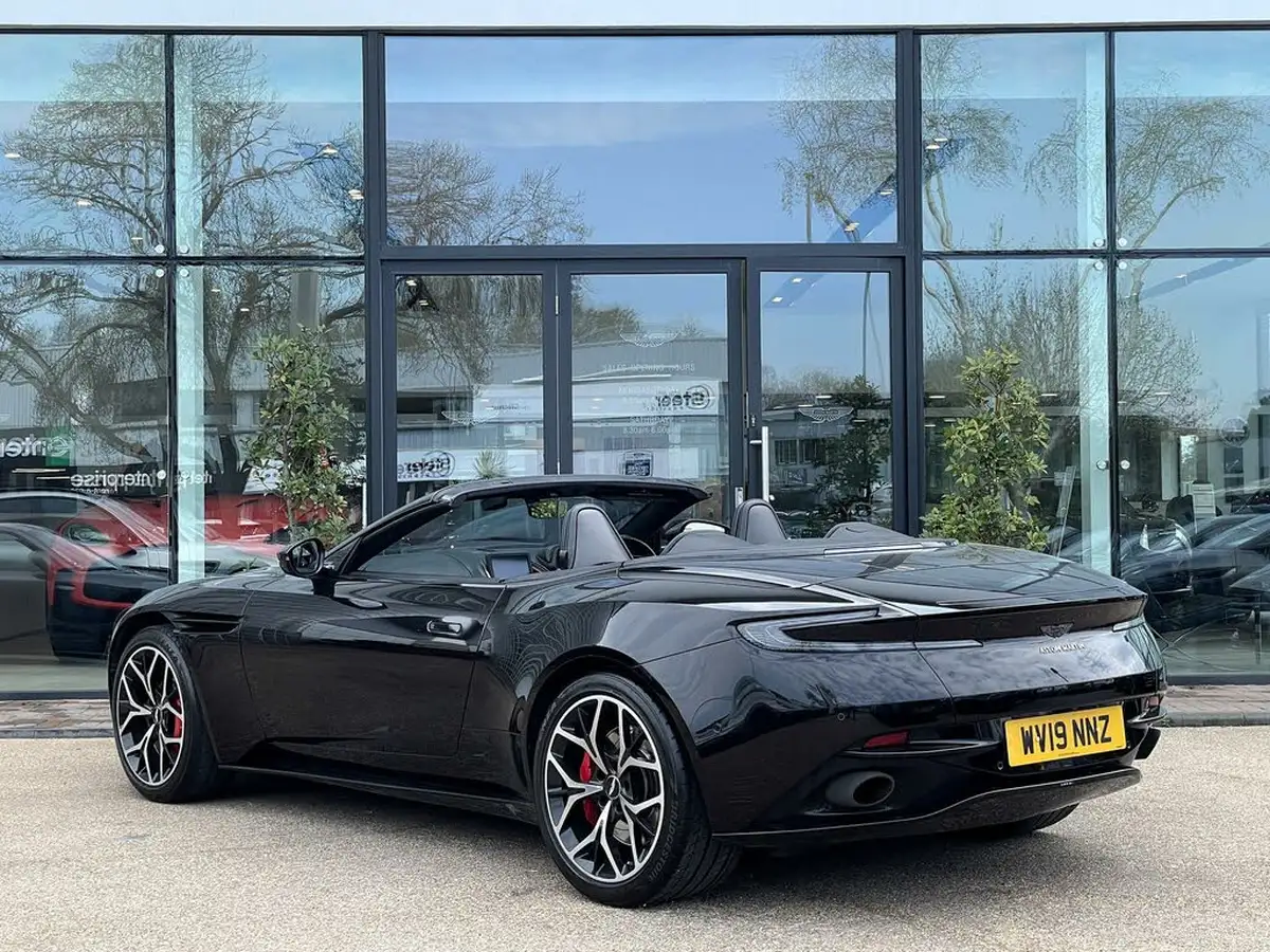 2019-aston-martin-db11-40-v8-big-15