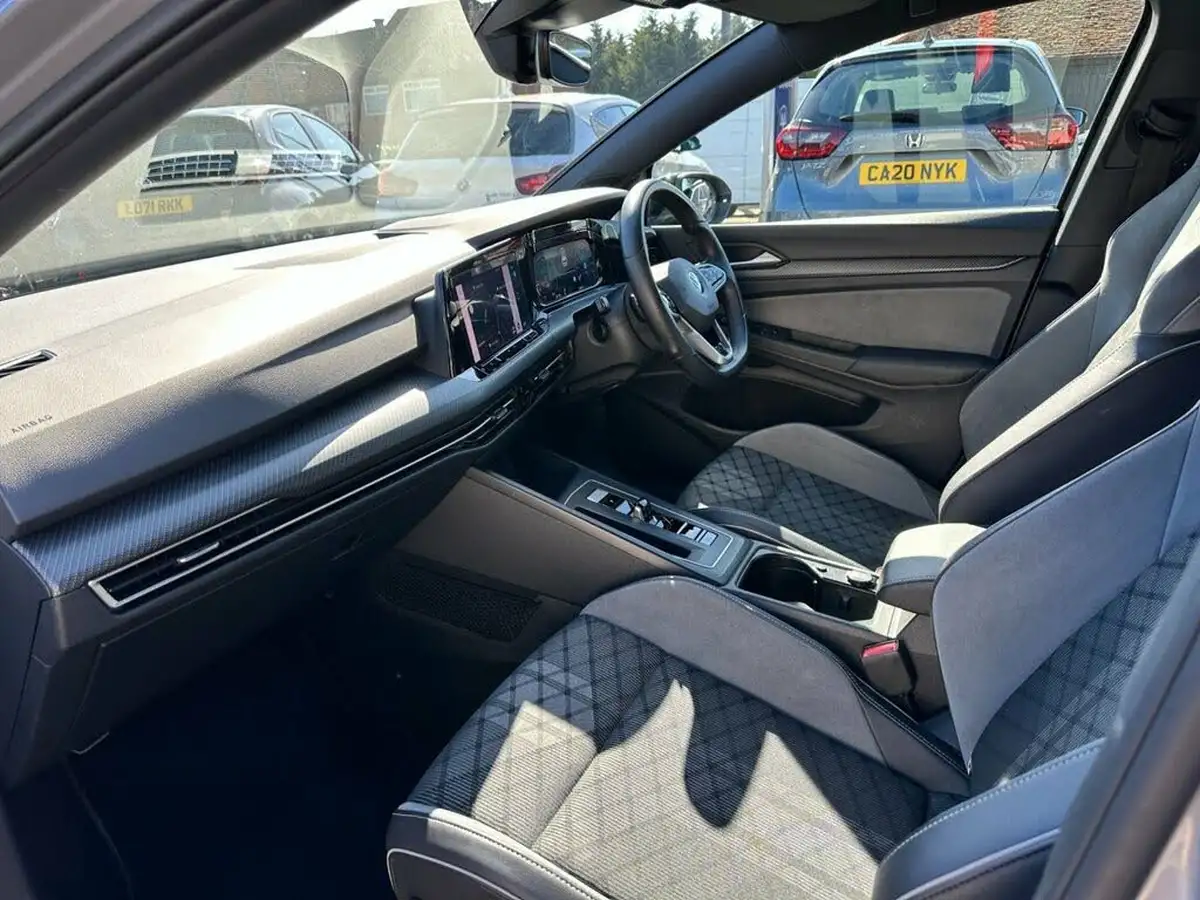 2021-volkswagen-golf-15-etsi-r-line-150ps-hatchback-big-27