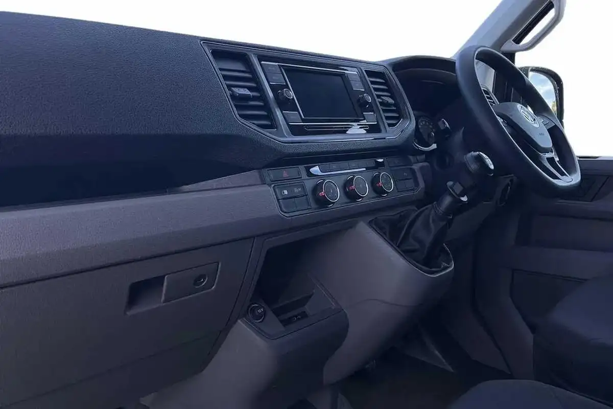 2024-volkswagen-crafter-20tdi-cr35-lwb-commerce-plus-140pseu6d-big-1
