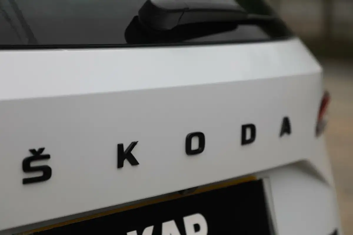 2023-skoda-karoq-20tdi-sportline-4x4-dsg-big-8