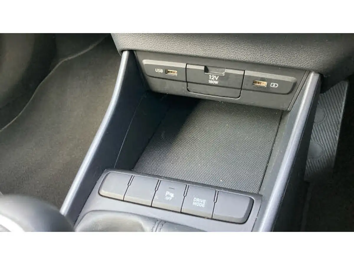 2022-hyundai-i20-10-t-gdi-se-connect-eclutch-imt-big-28