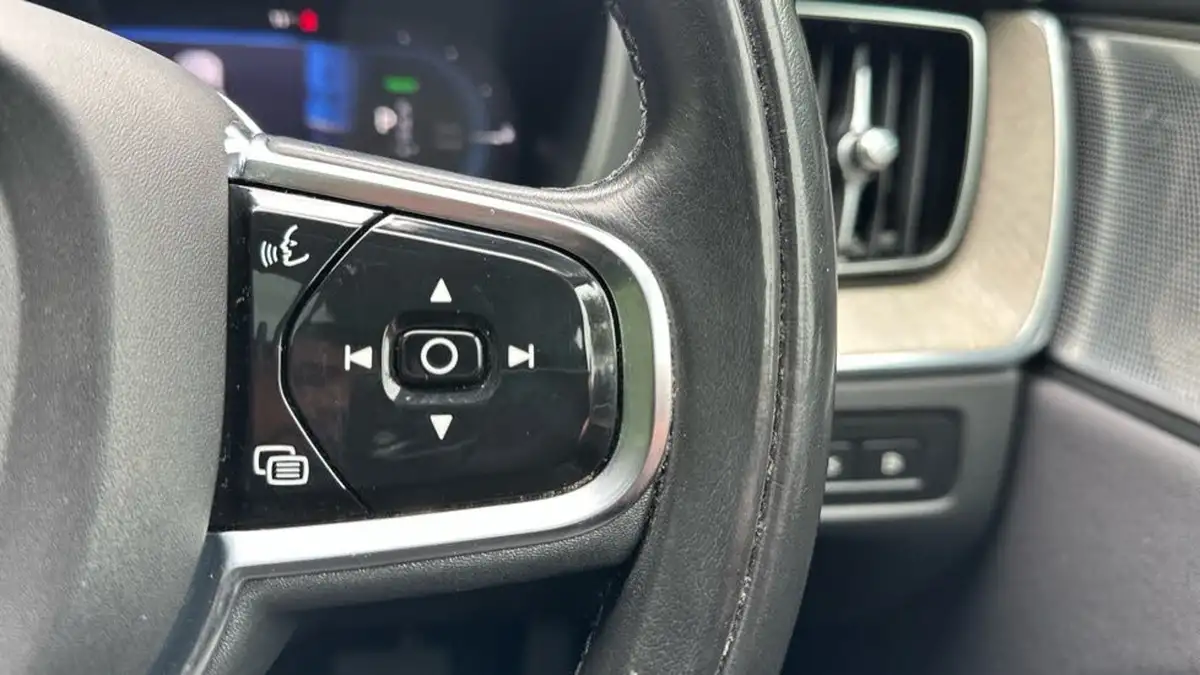 2022-volvo-xc60-20-t6-inscription-350bhp-big-21