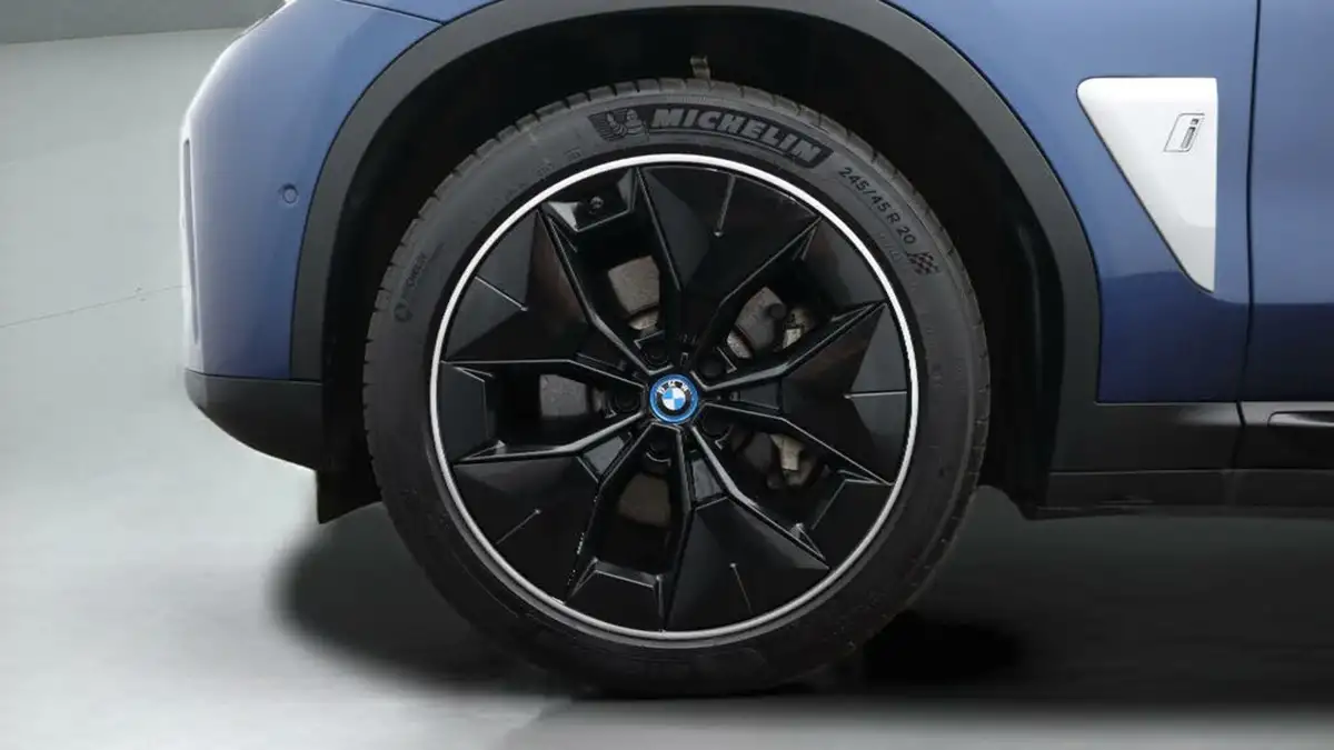 2022-bmw-ix3-e-premier-edition-big-18