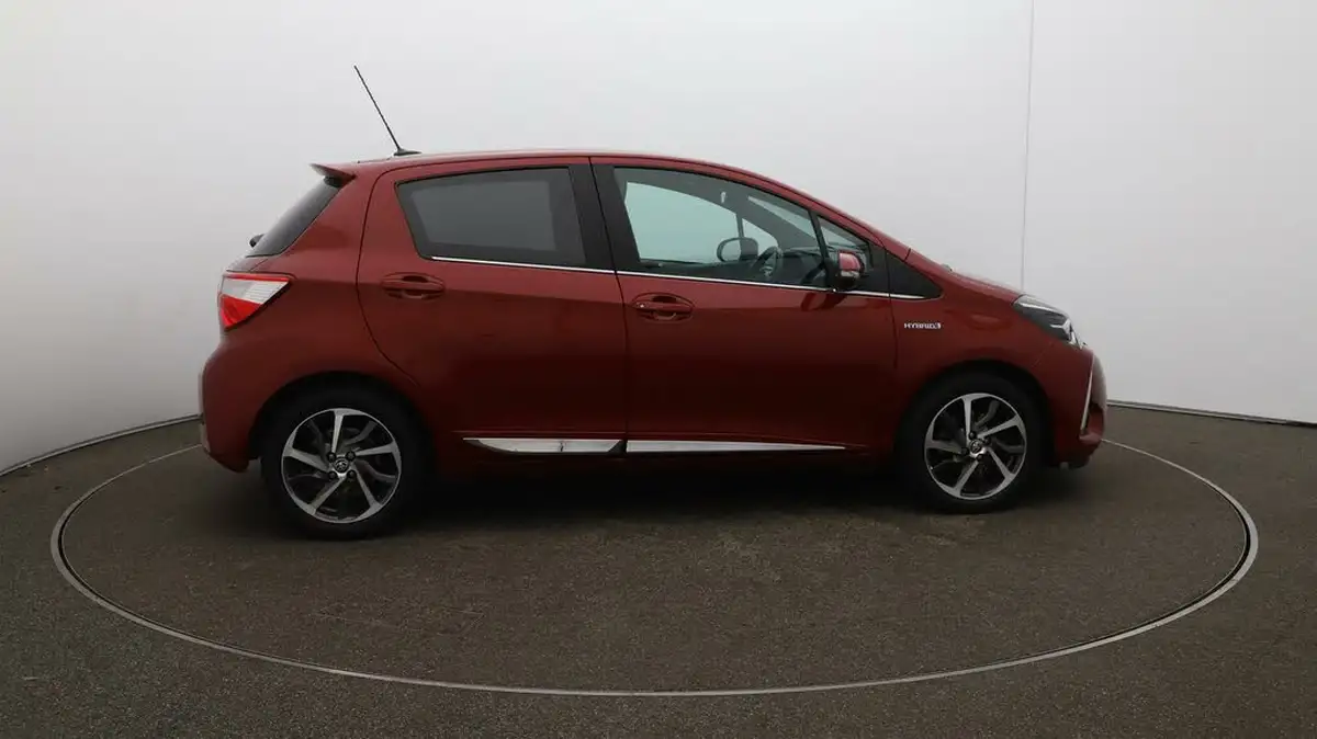 2018-toyota-yaris-15-vvt-i-excel-hybrid-big-50