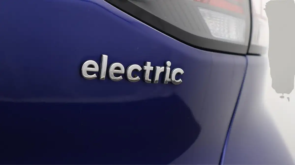 2022-hyundai-ioniq-e-premium-electric-big-21