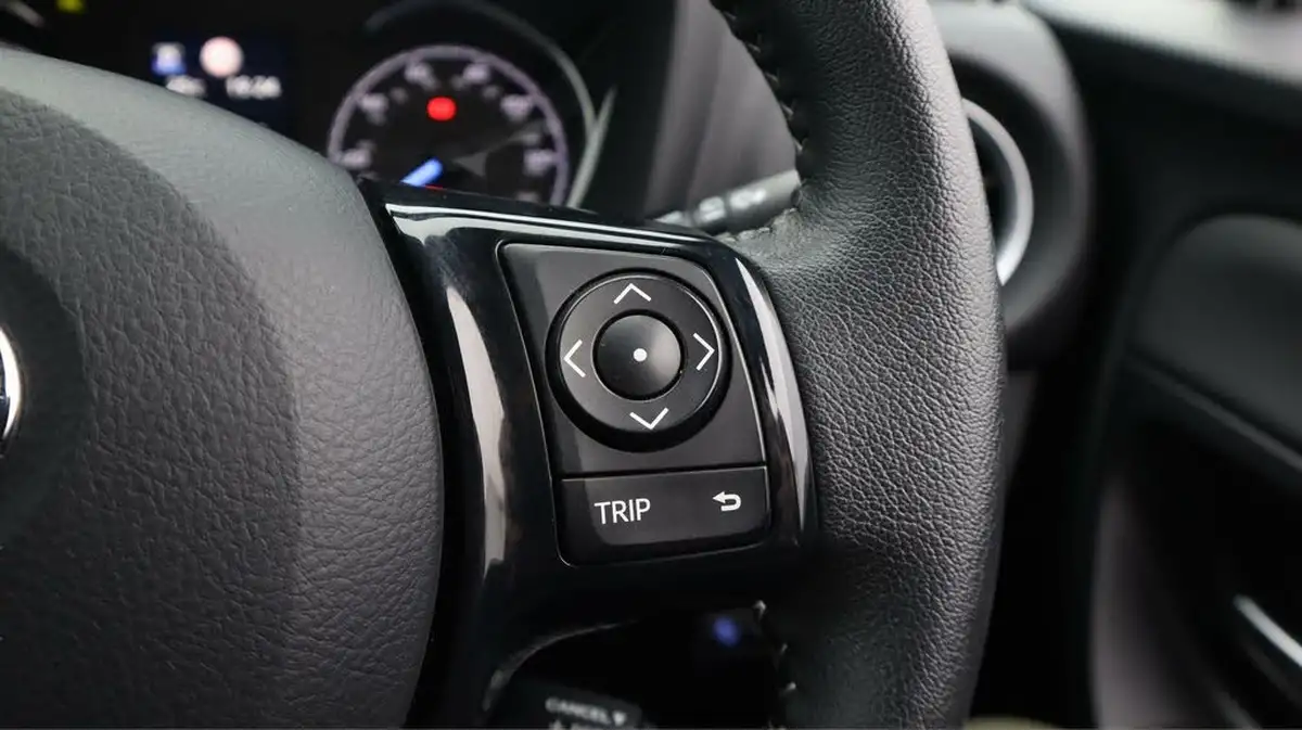 2018-toyota-yaris-15-vvt-i-excel-hybrid-big-26
