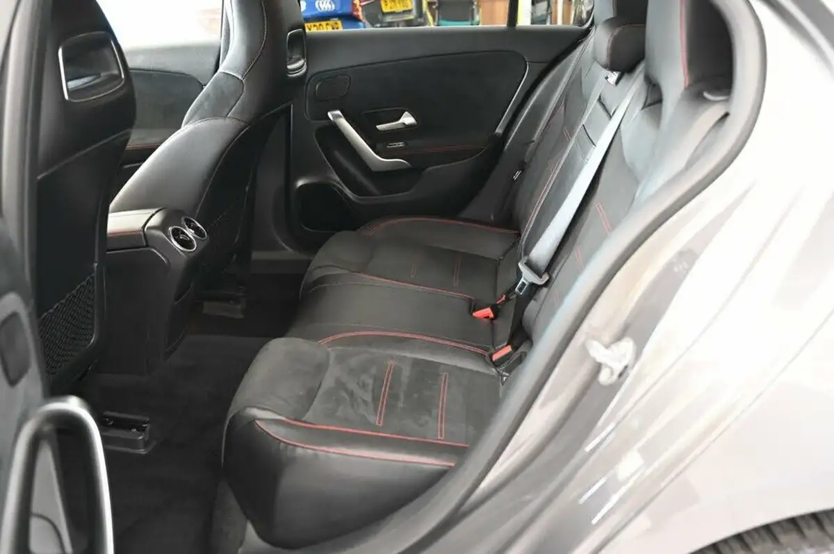 2019-mercedes-benz-a-class-20-a220-amg-line-premium-hatchback-5d-4matic-big-16