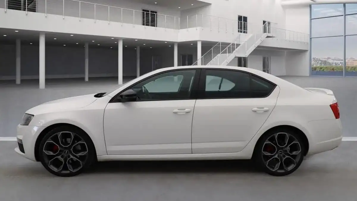 2016-skoda-octavia-20tdi-vrs-hatchback-big-12