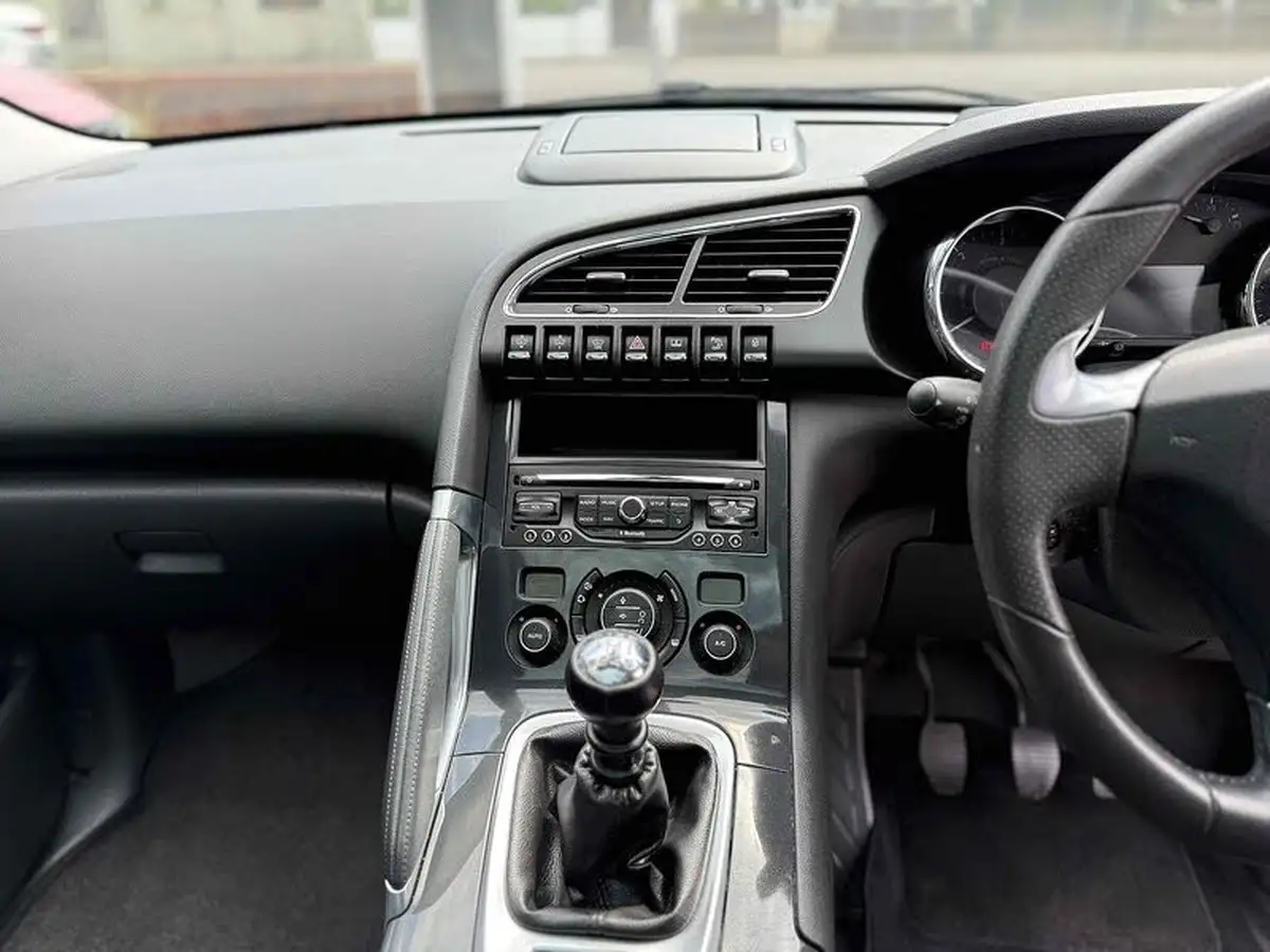 2015-peugeot-3008-crossover-16bluehdi-allure-big-14