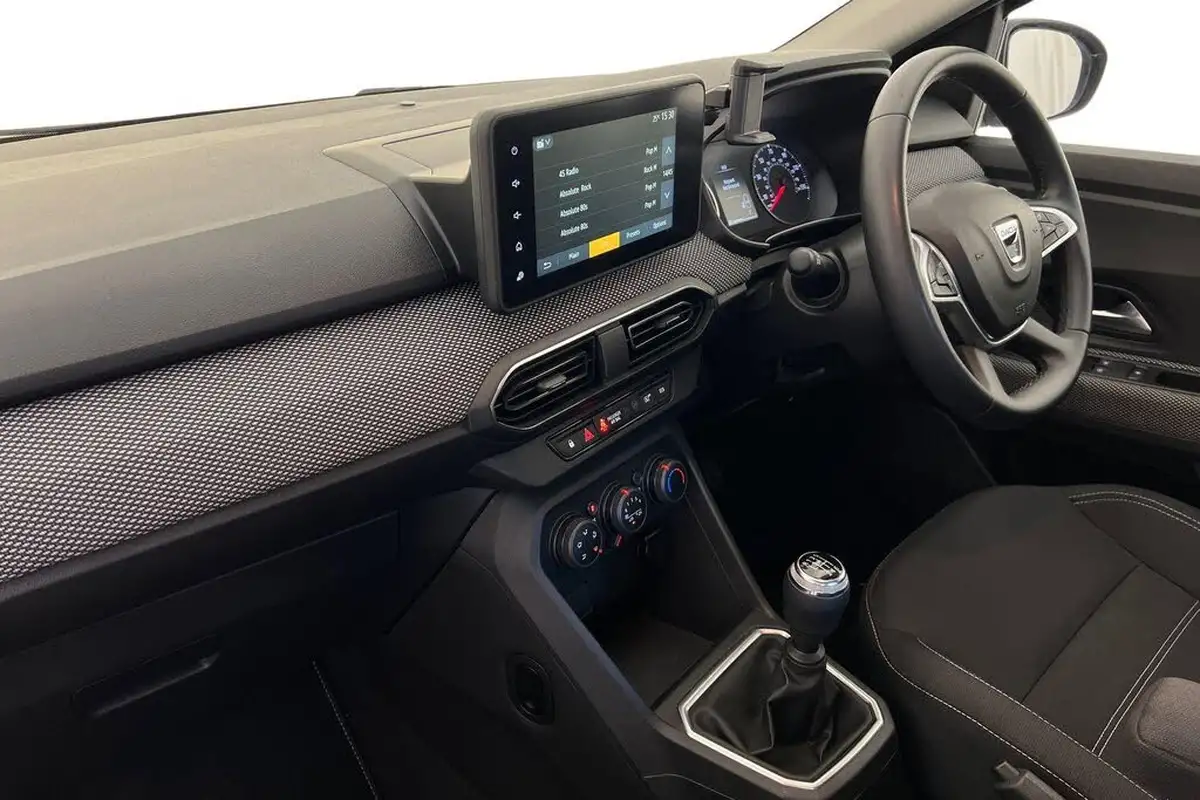 2023-dacia-sandero-10-tce-comfort-90bhp-big-1