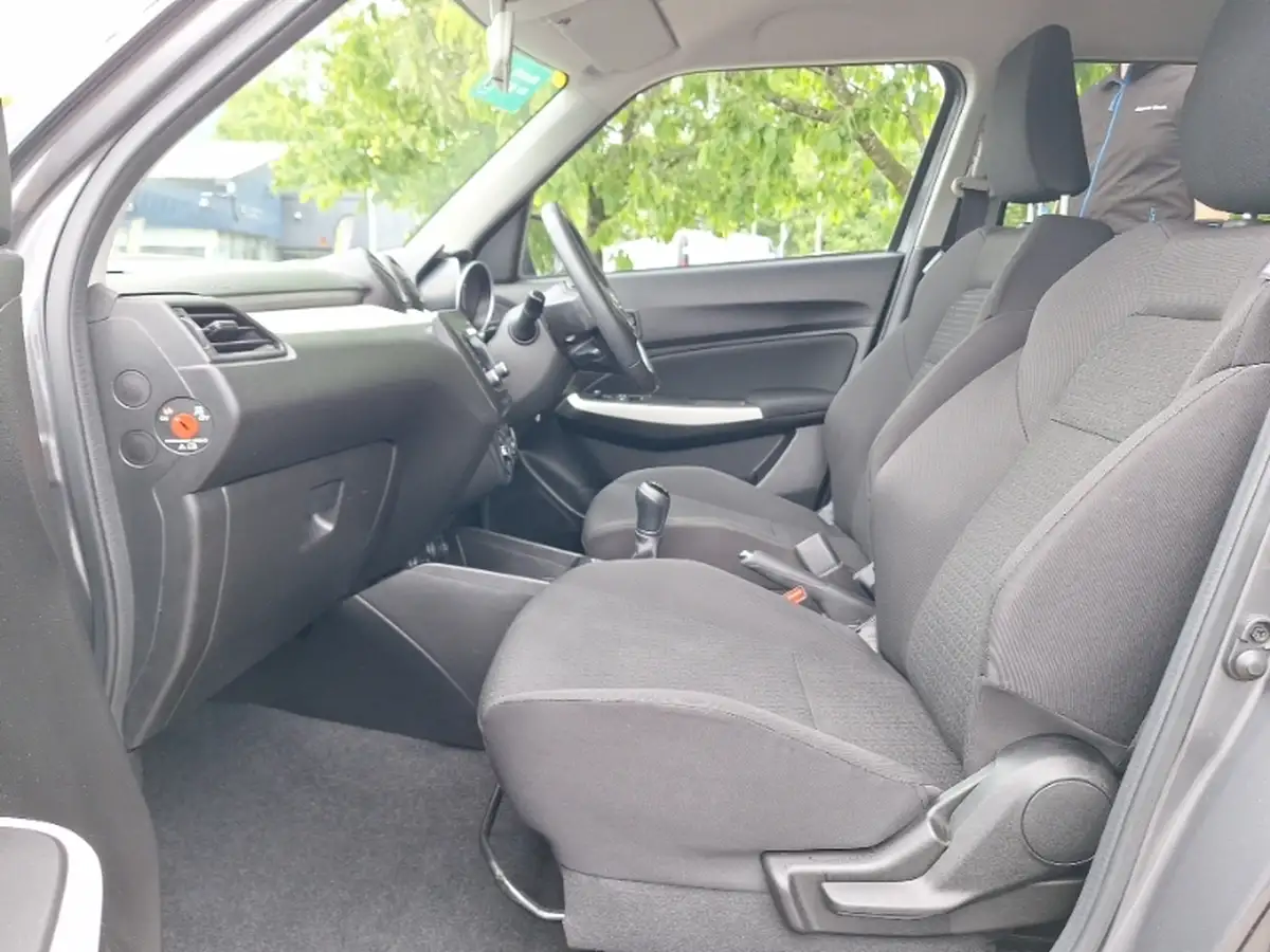 2019-suzuki-swift-12-dualjet-attitude-big-4