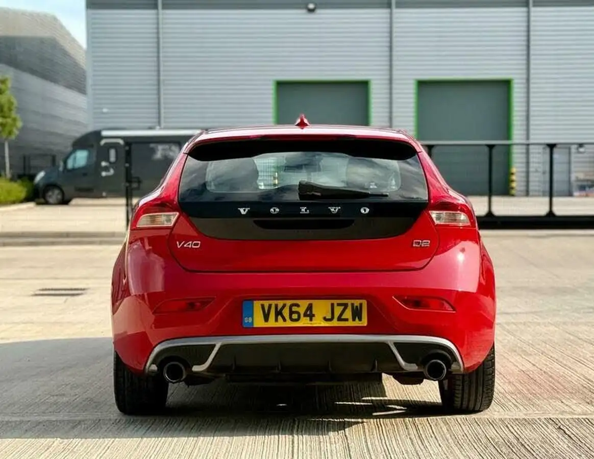 2014-volvo-v40-16td-d2-r-design-nav-big-23