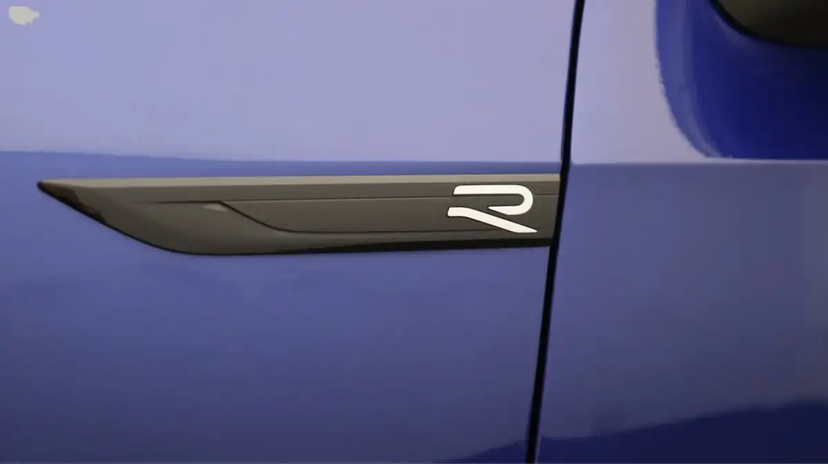 2023-volkswagen-golf-20-tsi-r-320ps-hatchback-big-20