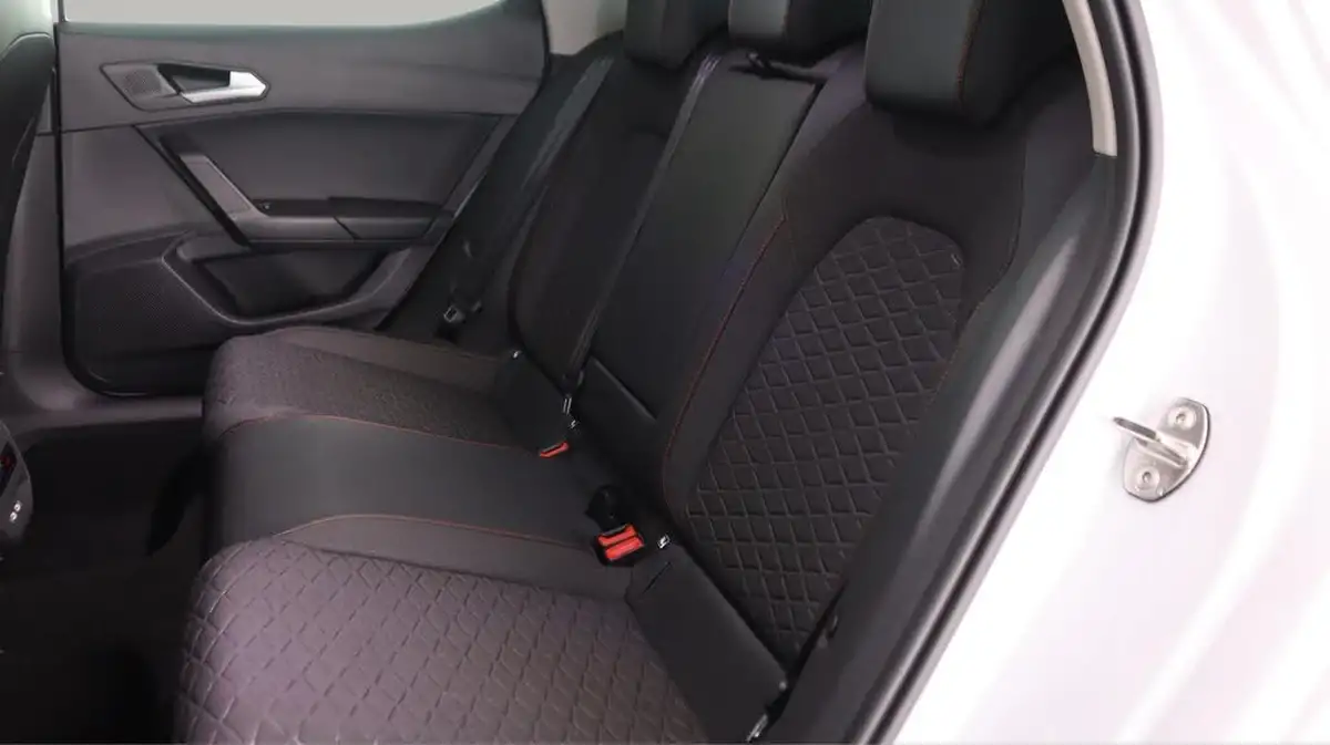 2021-seat-leon-14-e-hybrid-fr-hatchback-big-16