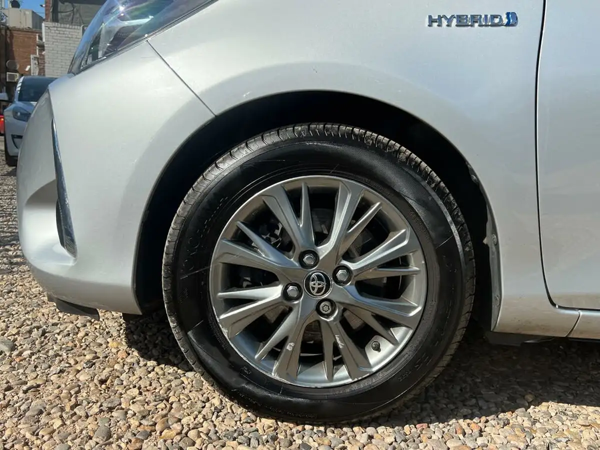2018-toyota-yaris-15-vvt-i-icon-hybrid-big-12