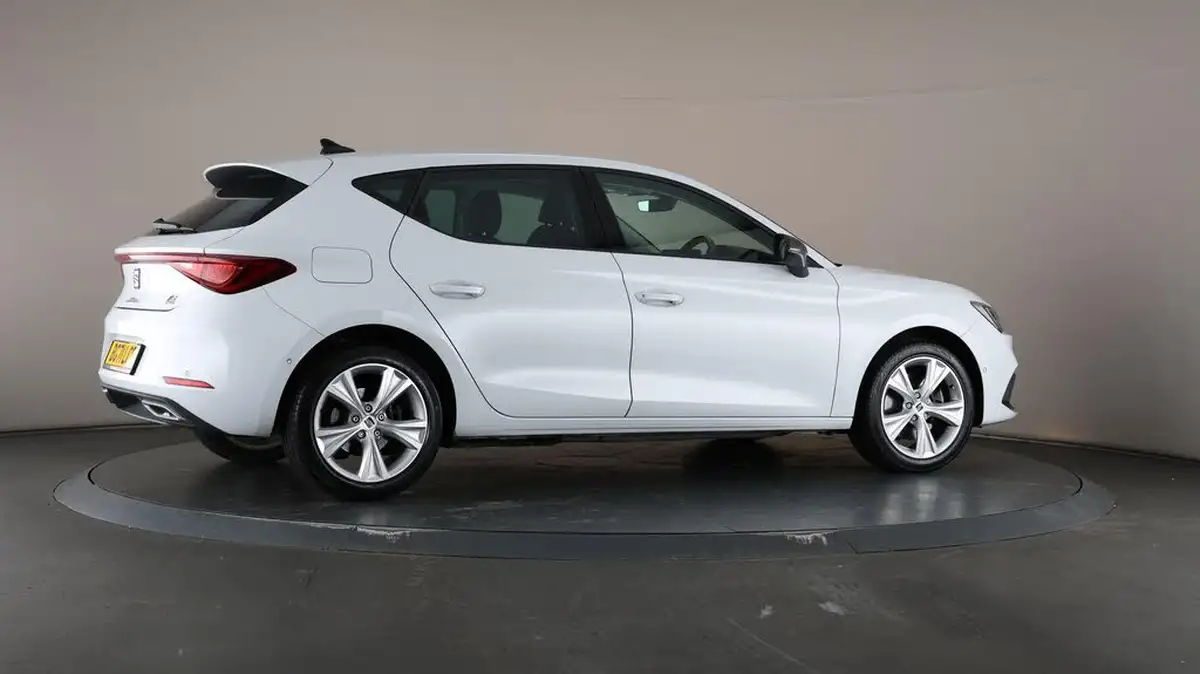 2021-seat-leon-14-e-hybrid-fr-hatchback-big-64