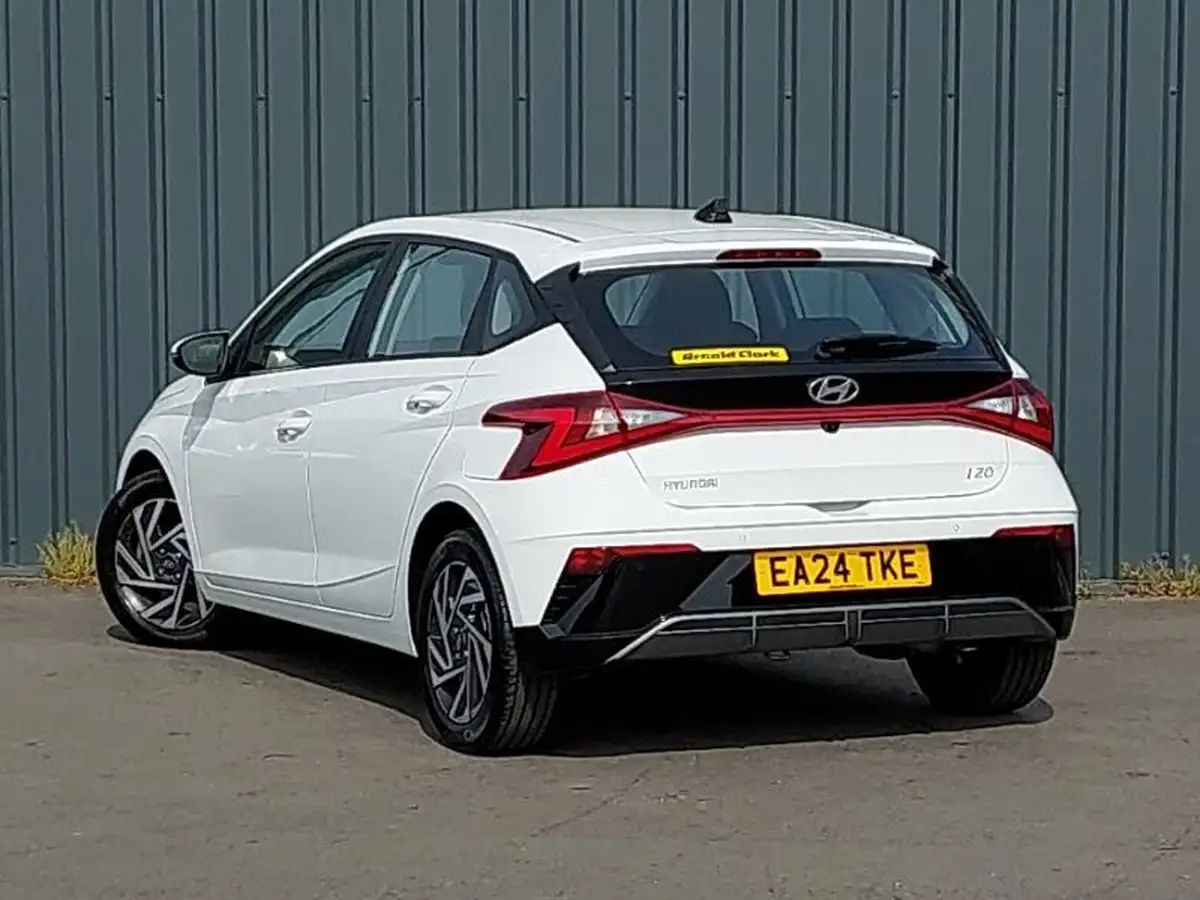 2024-hyundai-i20-10-t-gdi-advance-dct-big-1