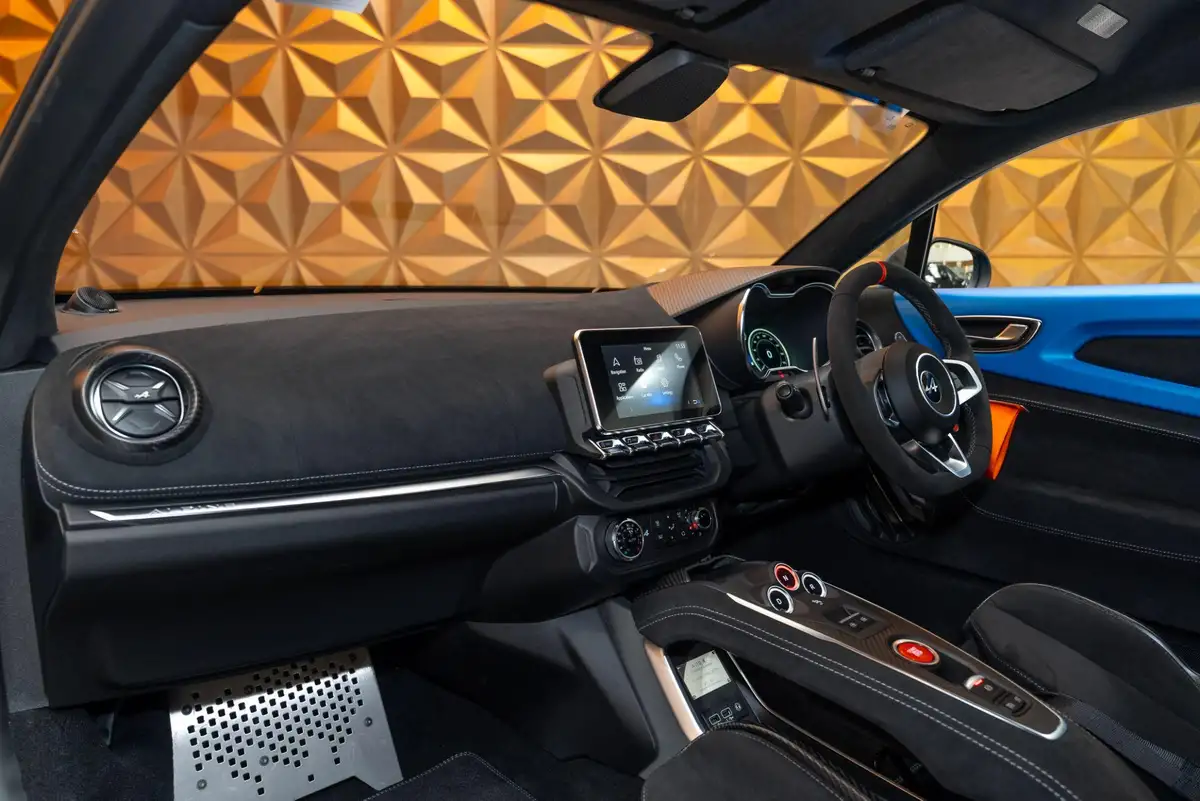 2024-alpine-a110-18-t-r-alonso-edition-le-big-37