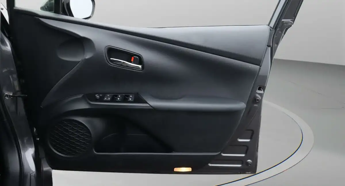 2017-toyota-prius-18-vvt-i-excel-plug-in-big-14