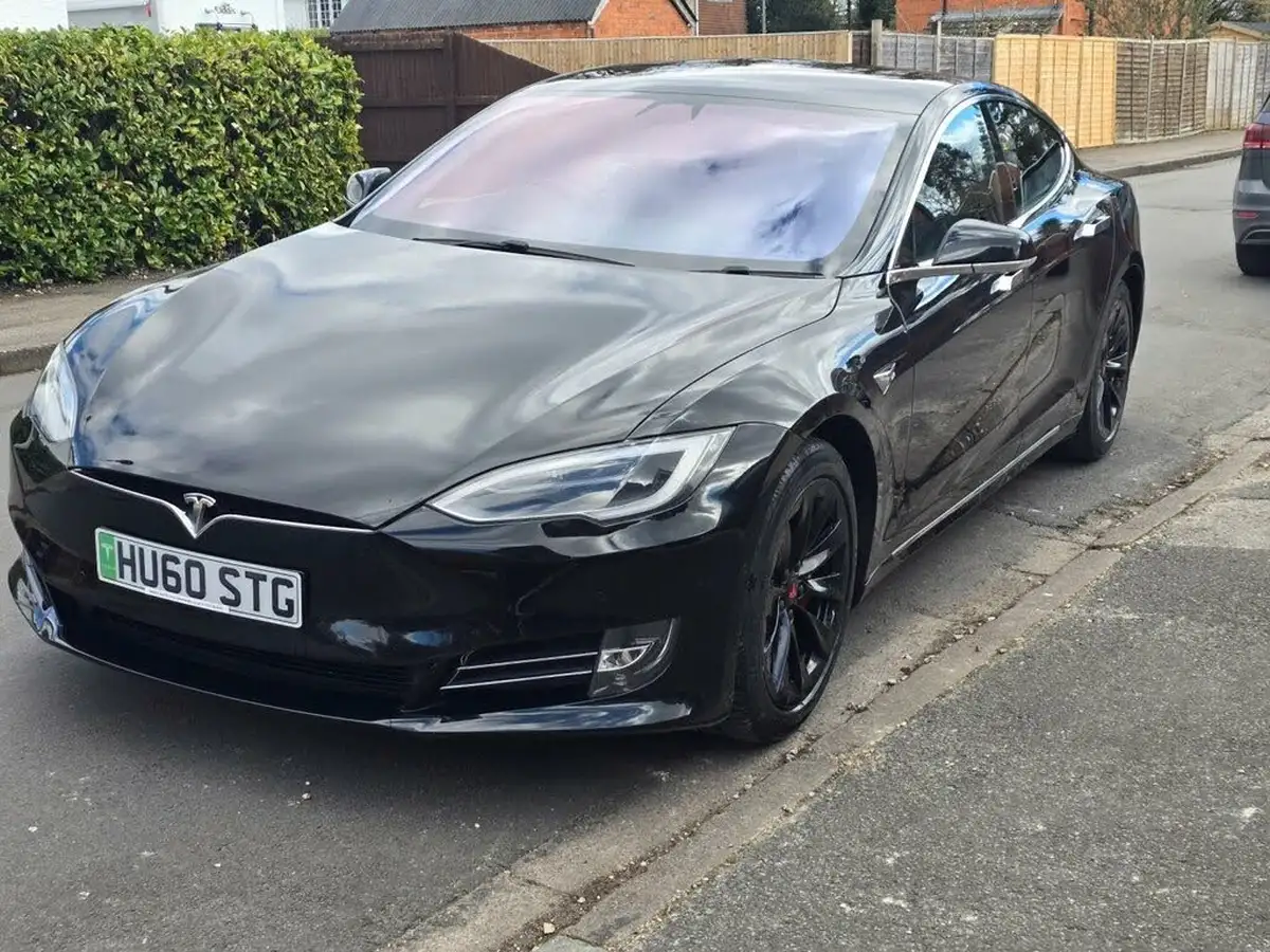 2017-tesla-model-s-e-75d-big-3