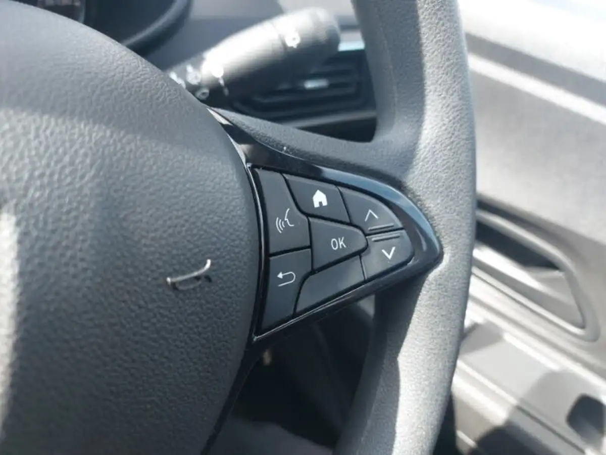 2022-dacia-sandero-10-sce-essential-big-18