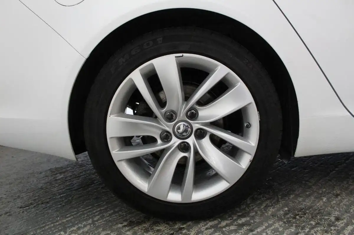 2015-vauxhall-insignia-20cdti-sri-140ps-navss-ecoflex-hatchback-5d-big-53