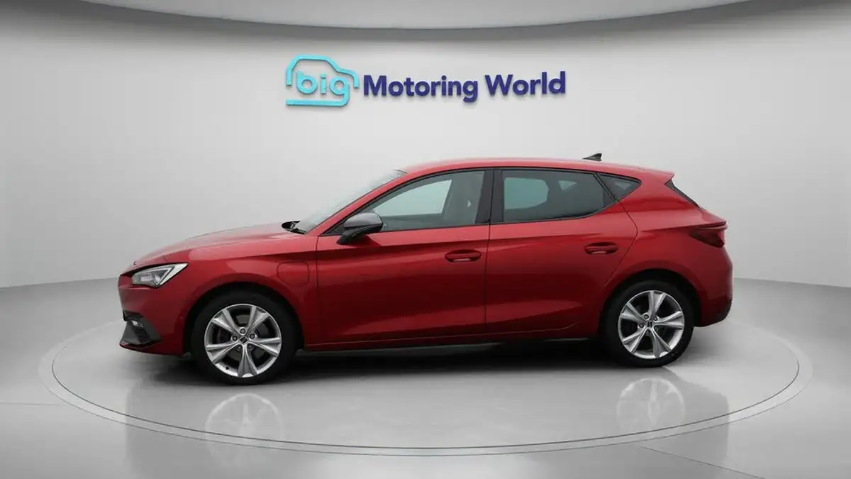 2021-seat-leon-14-e-hybrid-fr-hatchback-big-3