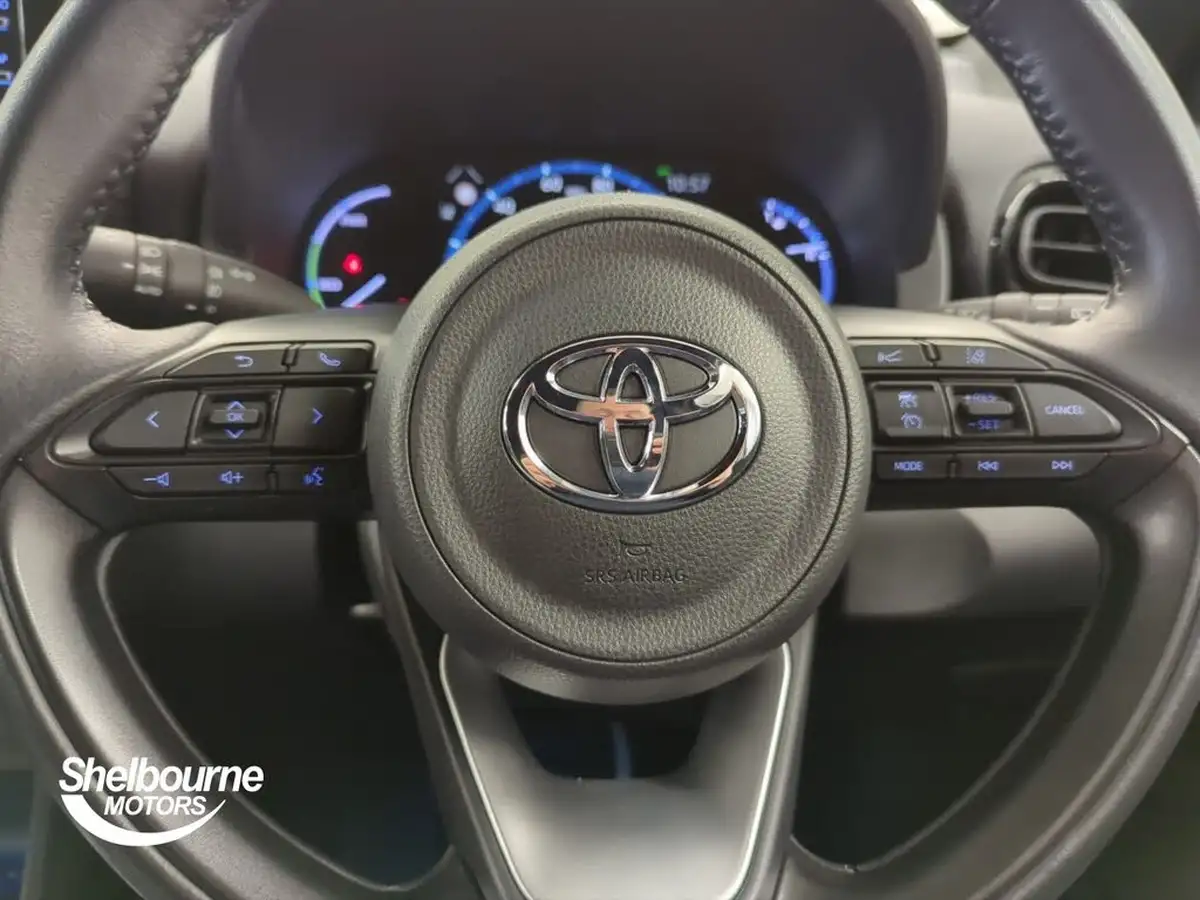 2022-toyota-yaris-15-vvt-i-design-panoramic-roof-big-5