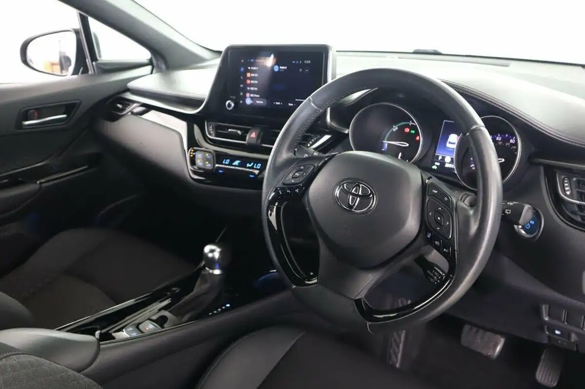 2022-toyota-c-hr-18-vvt-i-design-big-11
