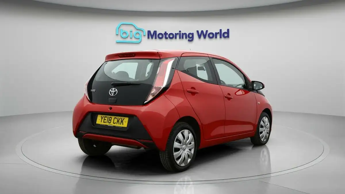 2018-toyota-aygo-10-vvt-i-x-play-71bhp-5d-big-7
