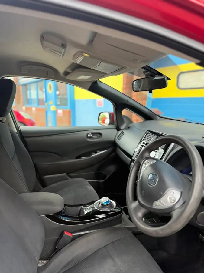2014-nissan-leaf-e-acenta-big-10