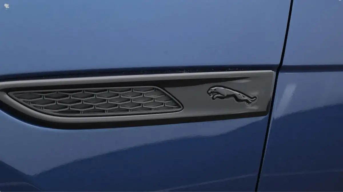 2021-jaguar-f-pace-20-p250-r-dynamic-se-big-21