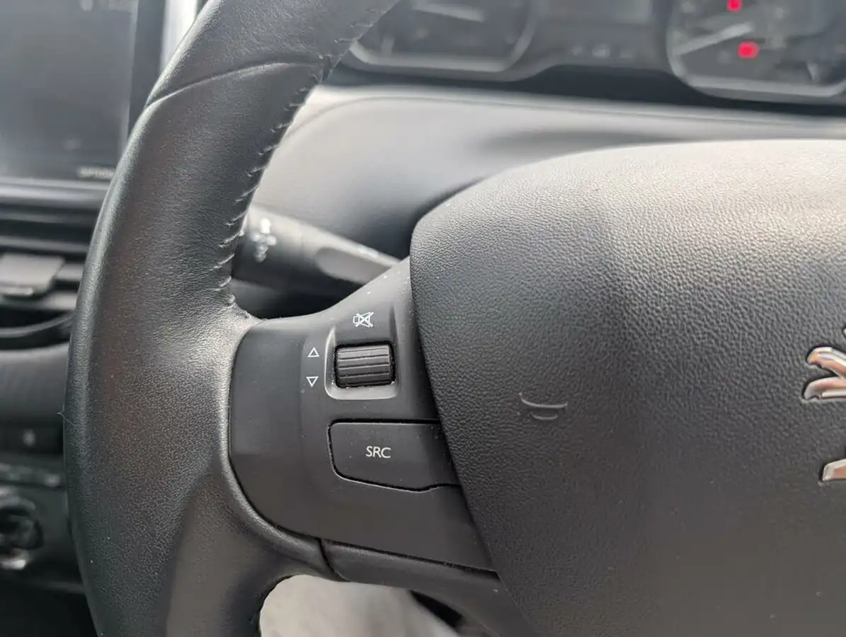 2019-peugeot-208-15-bluehdi-active-big-12