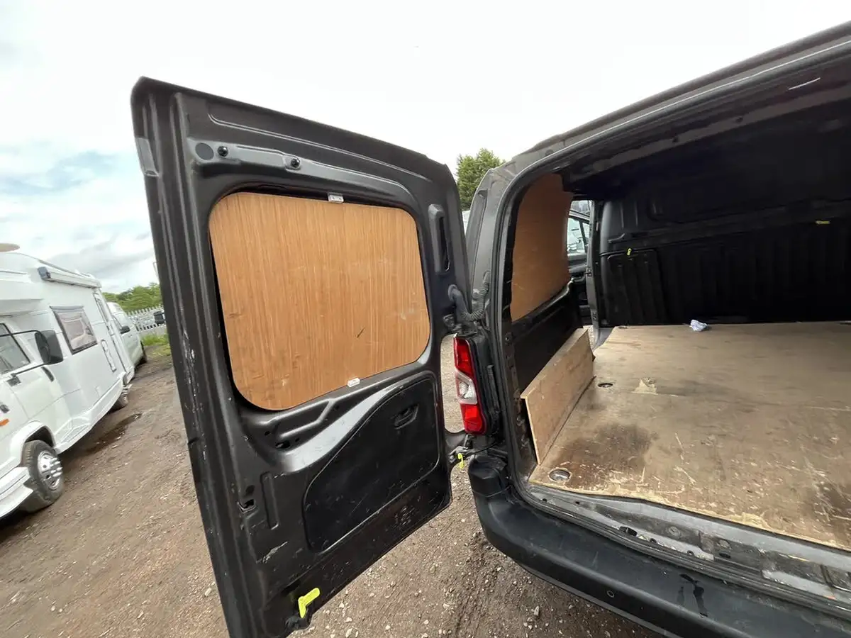 2020-citroen-berlingo-15bluehdi-950-enterprise-100pseu6dt-e-ss-panel-big-3