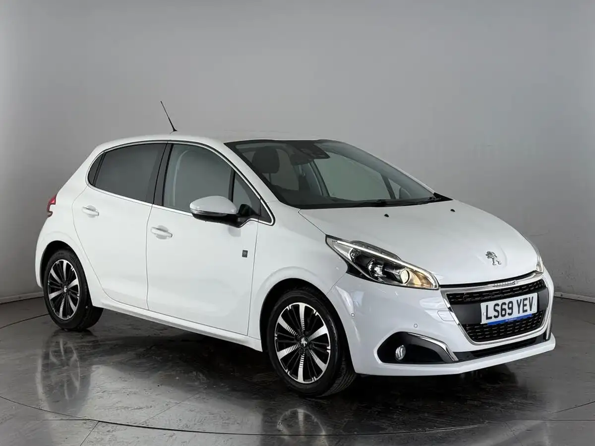 2019-peugeot-208-12-puretech-tech-edition-82bhp-big-0