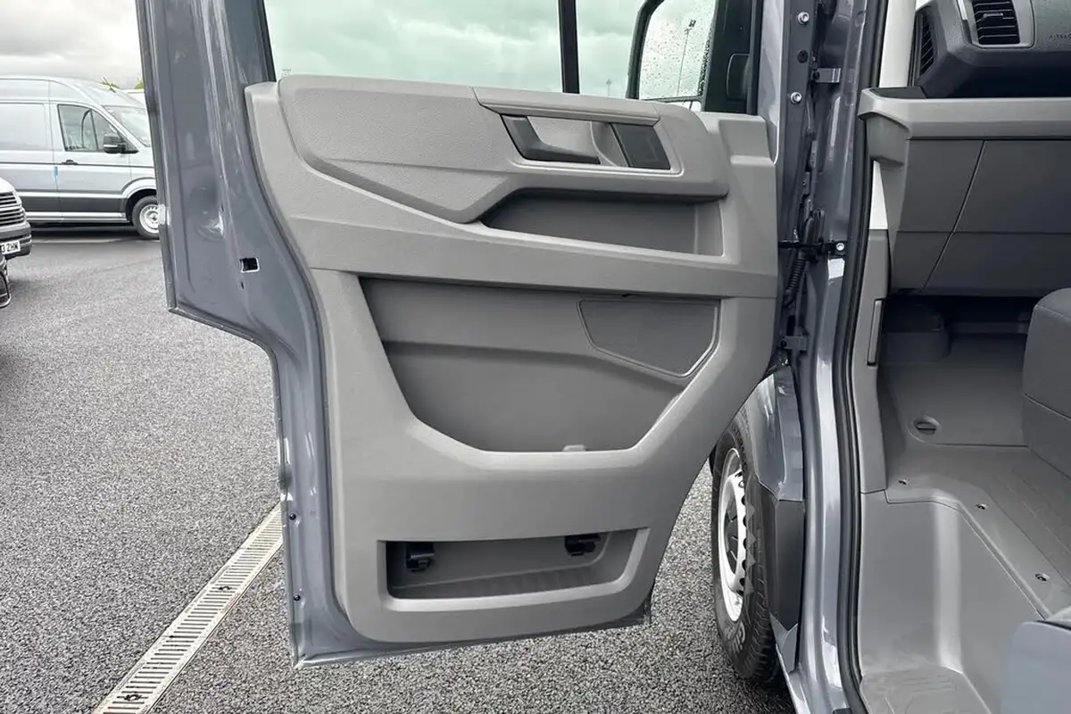 2024-volkswagen-crafter-20tdi-cr35-mwb-commerce-plus-140pseu6d-big-28