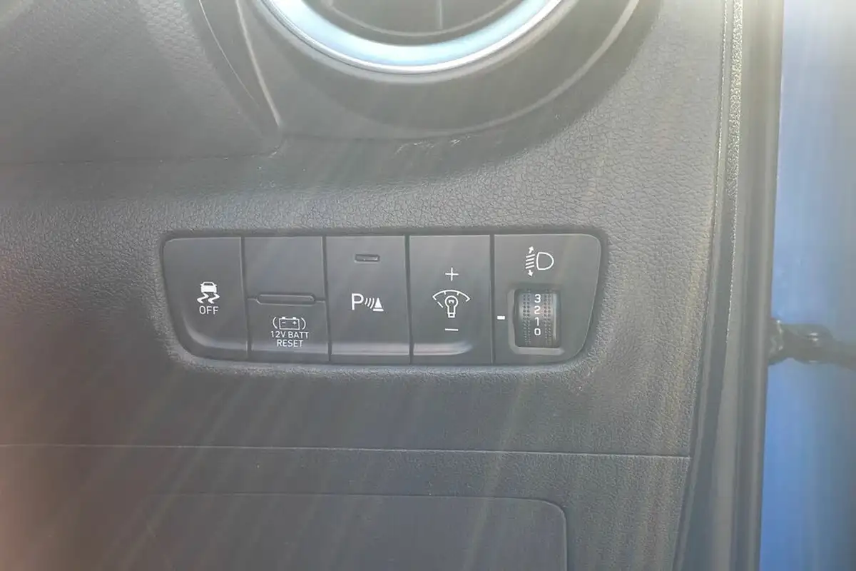 2022-hyundai-kona-16-gdi-premium-big-26