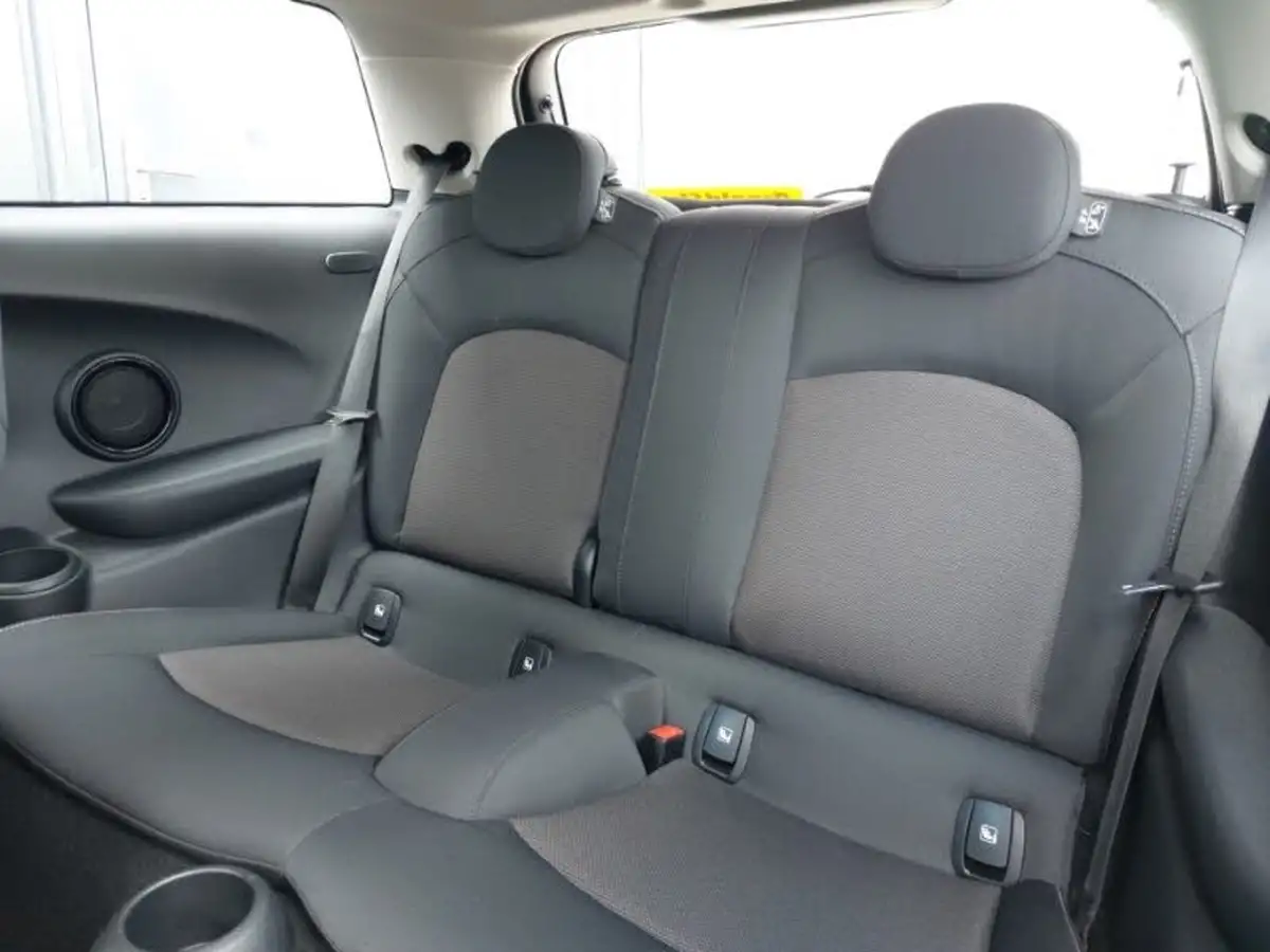 2021-mini-cooper-15-cooper-classic-hatchback-3d-big-5