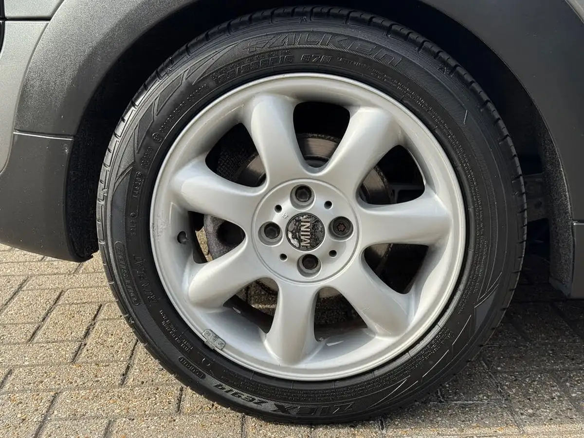 2010-mini-clubman-16-cooper-graphite-big-9