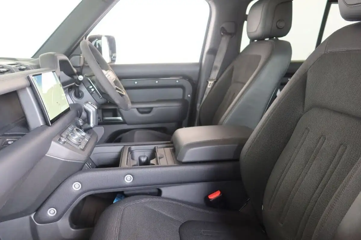 2022-land-rover-110-defender-50-p525-v8-big-21