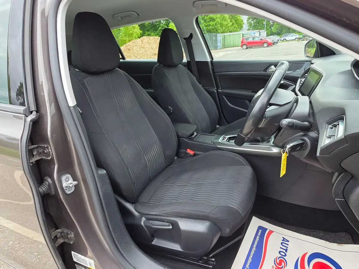 2014-peugeot-308-16hdi-active-big-21