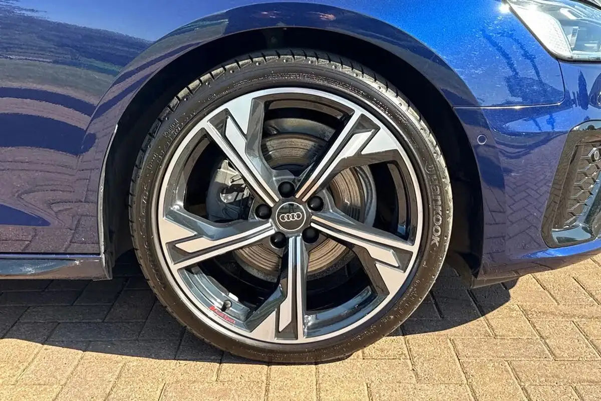 2024-audi-a4-avant-20-35-tdi-black-edition-big-9