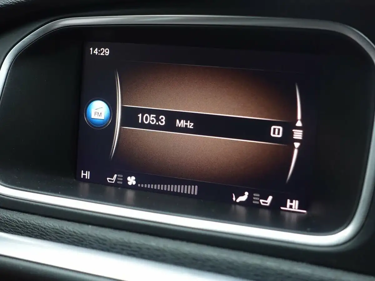 2017-volvo-v40-20-t3-cross-country-nav-plus-big-23